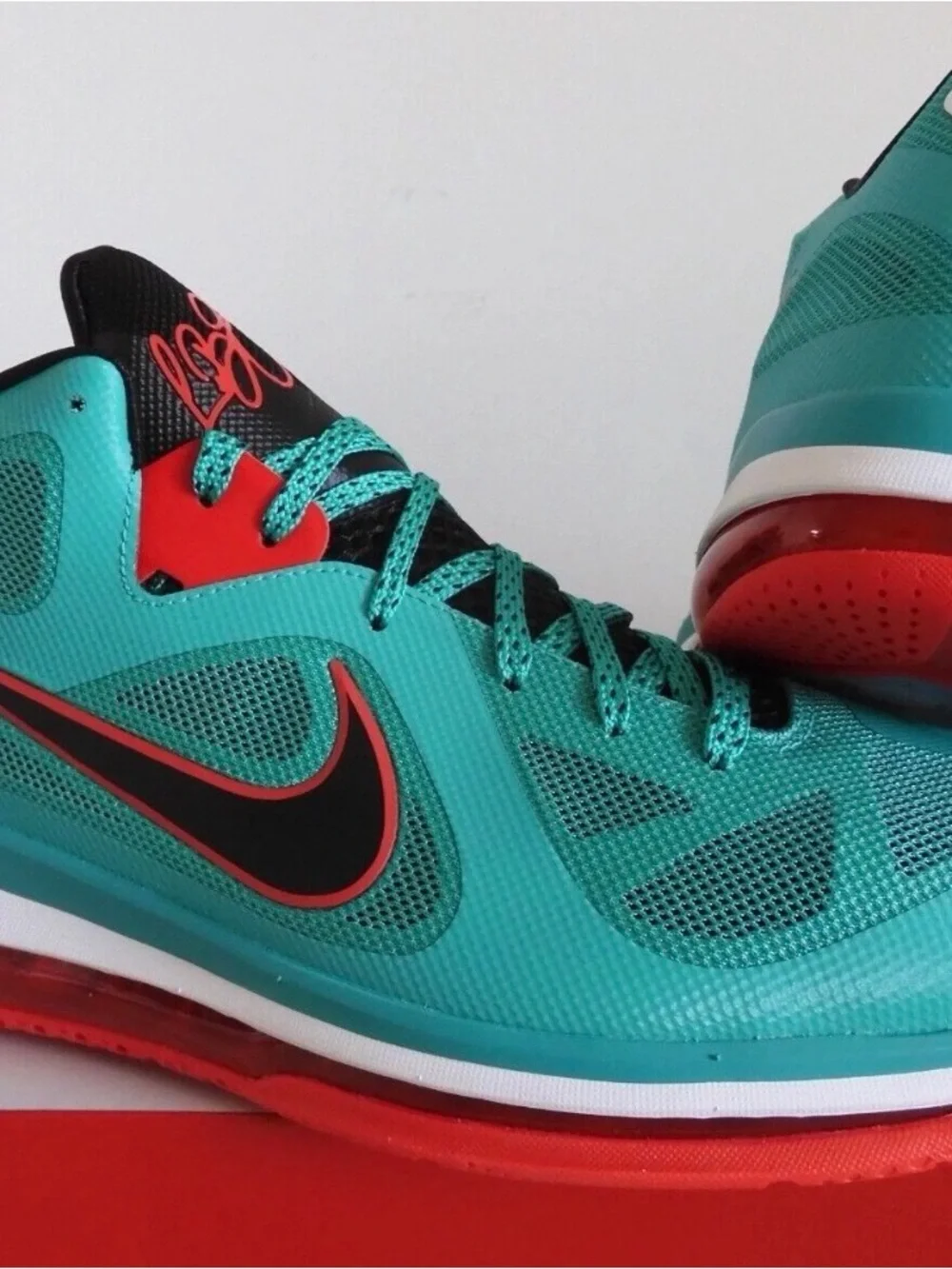 Nike Lebron IX 9 Low New Green Liverpool Men Basketball Shoe PE Rare XI Sz 12
